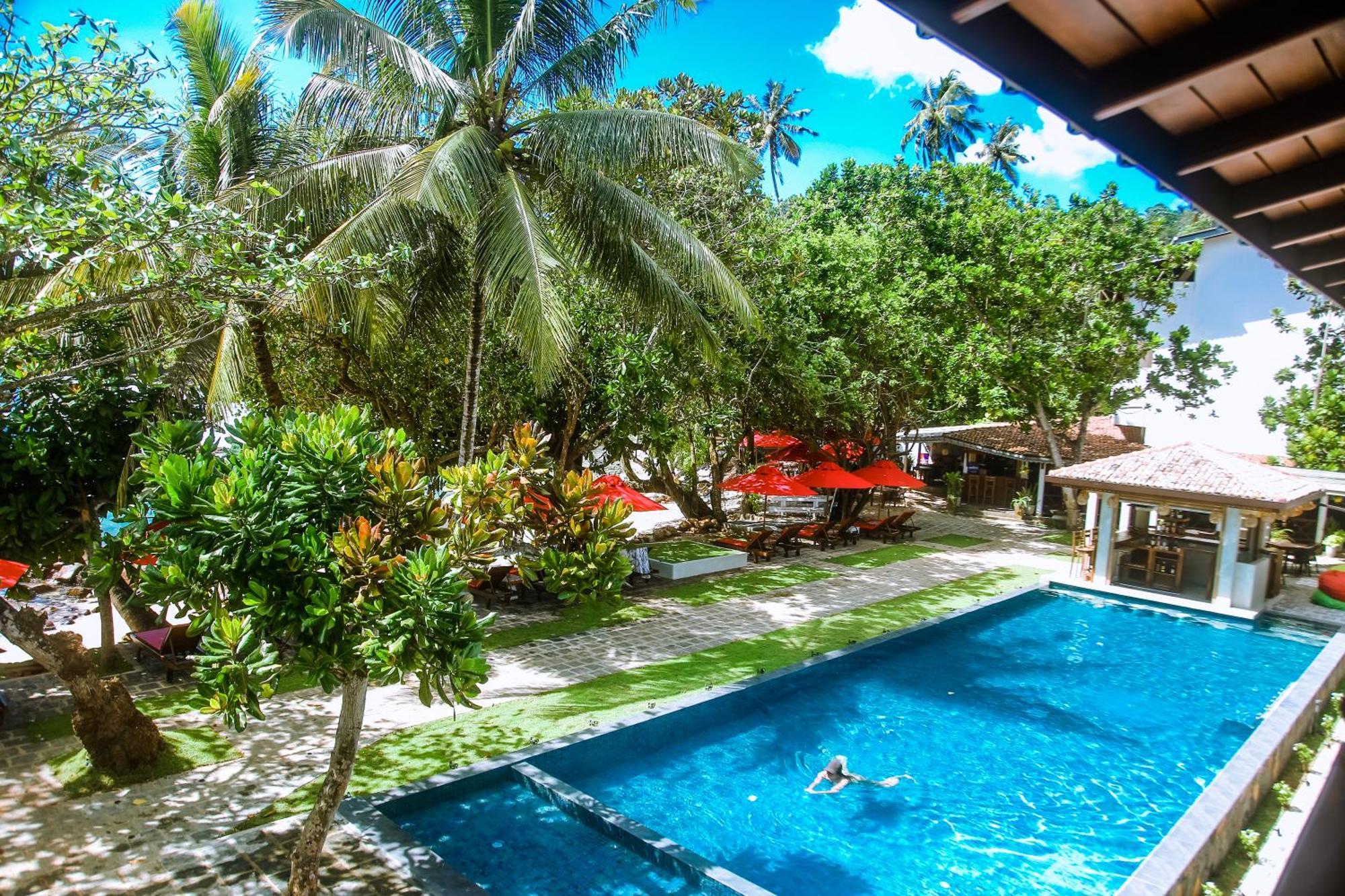 Surf Sea Breeze Hotel Mirissa Bagian luar foto