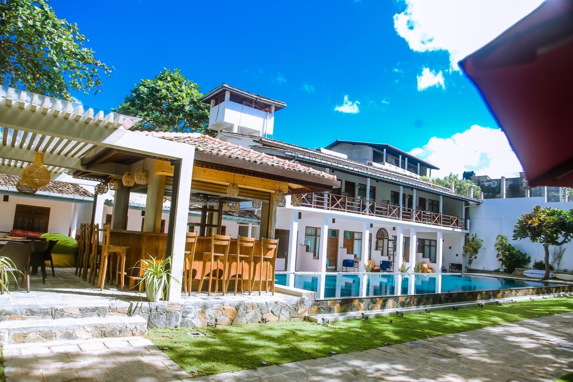 Surf Sea Breeze Hotel Mirissa Bagian luar foto