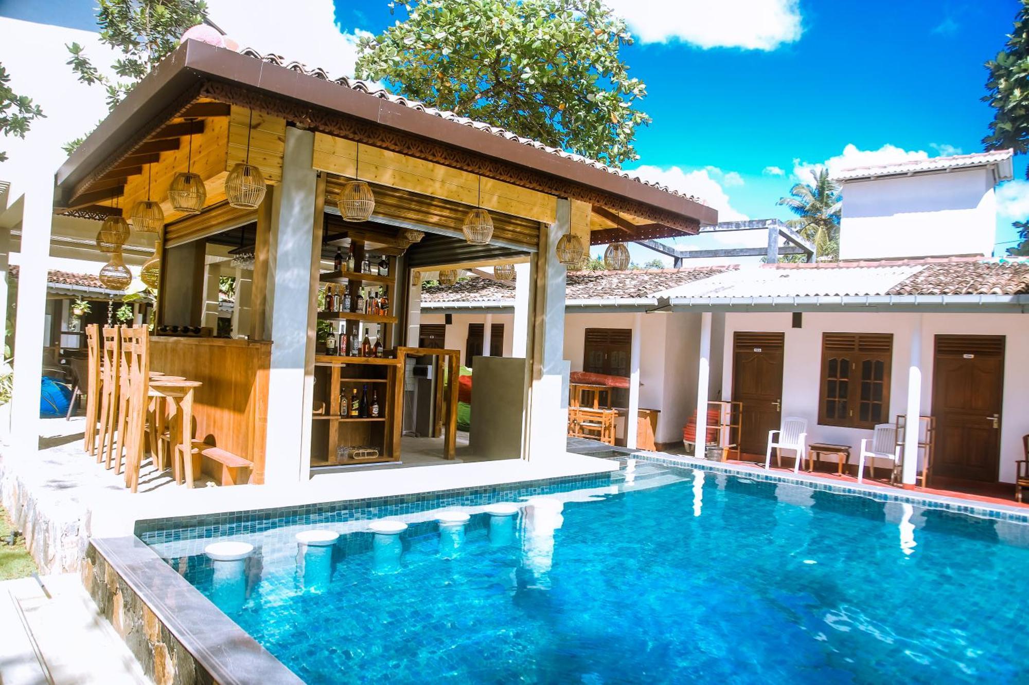 Surf Sea Breeze Hotel Mirissa Bagian luar foto