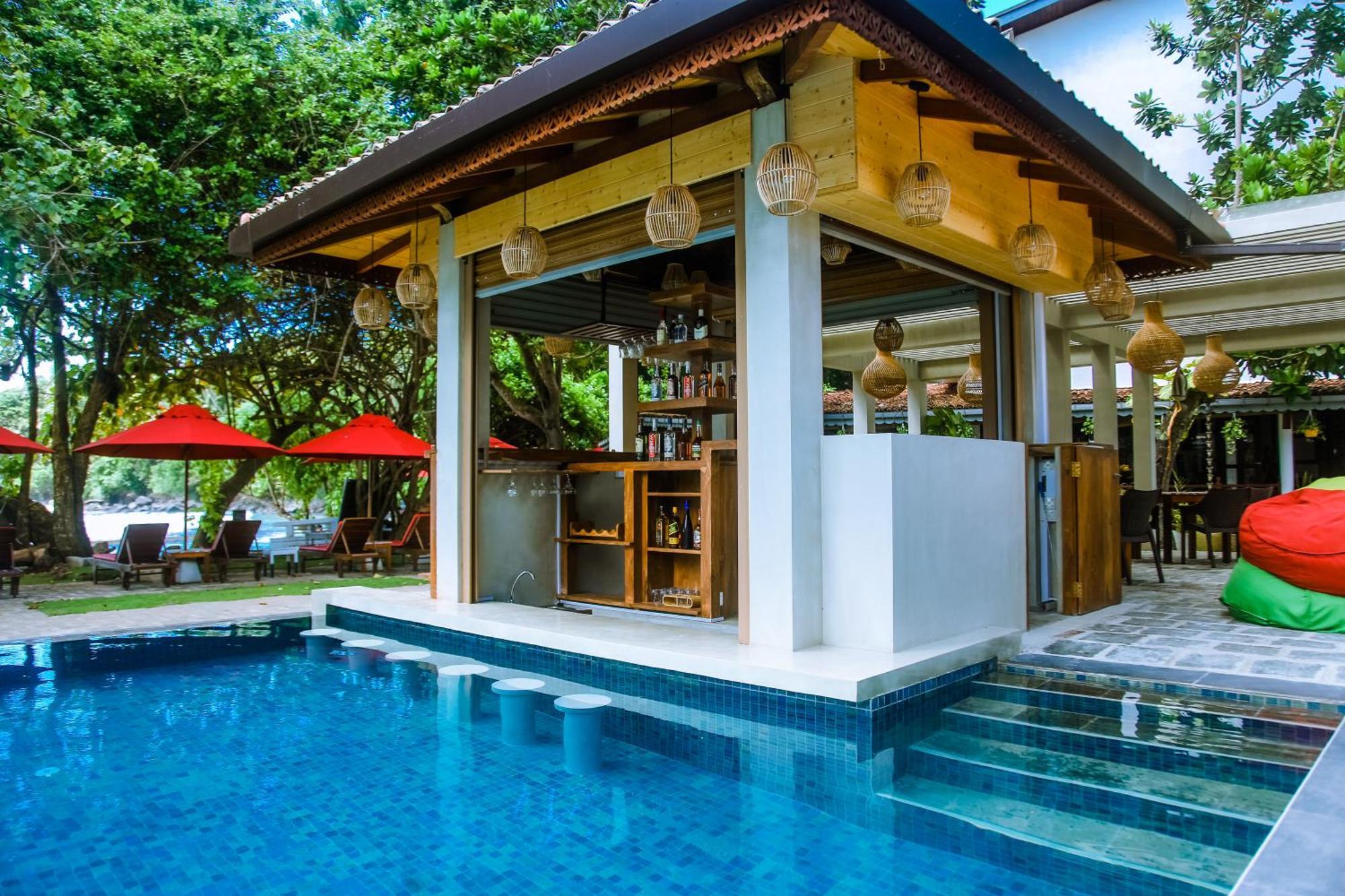 Surf Sea Breeze Hotel Mirissa Bagian luar foto