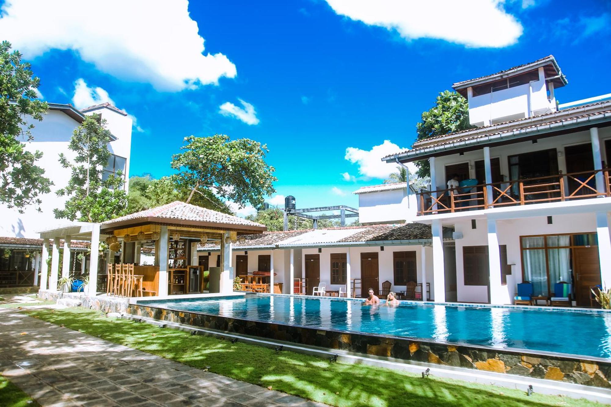 Surf Sea Breeze Hotel Mirissa Bagian luar foto