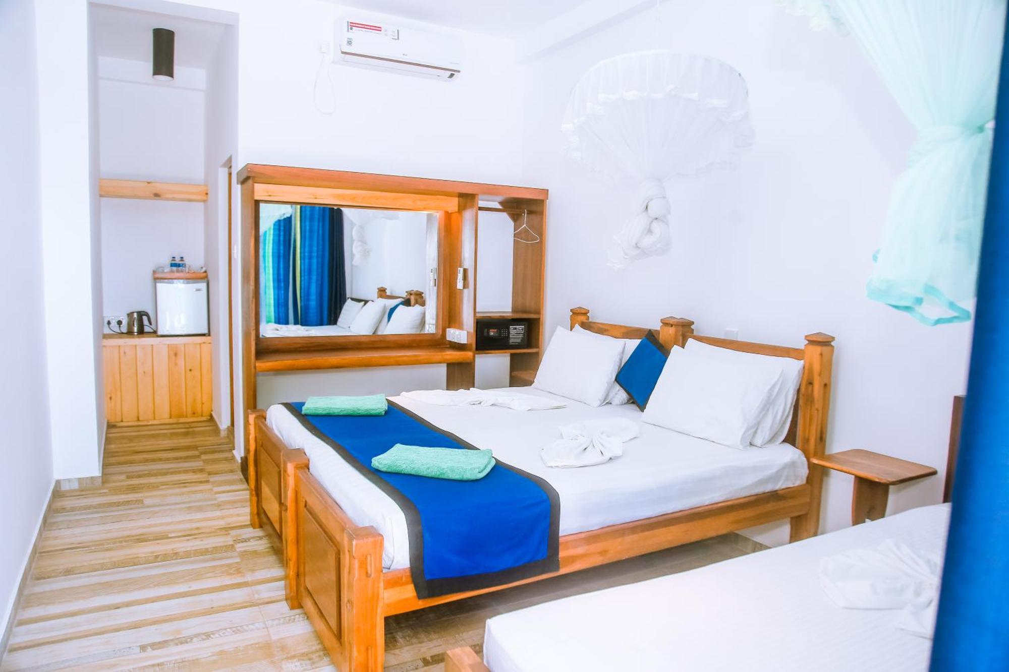 Surf Sea Breeze Hotel Mirissa Bagian luar foto