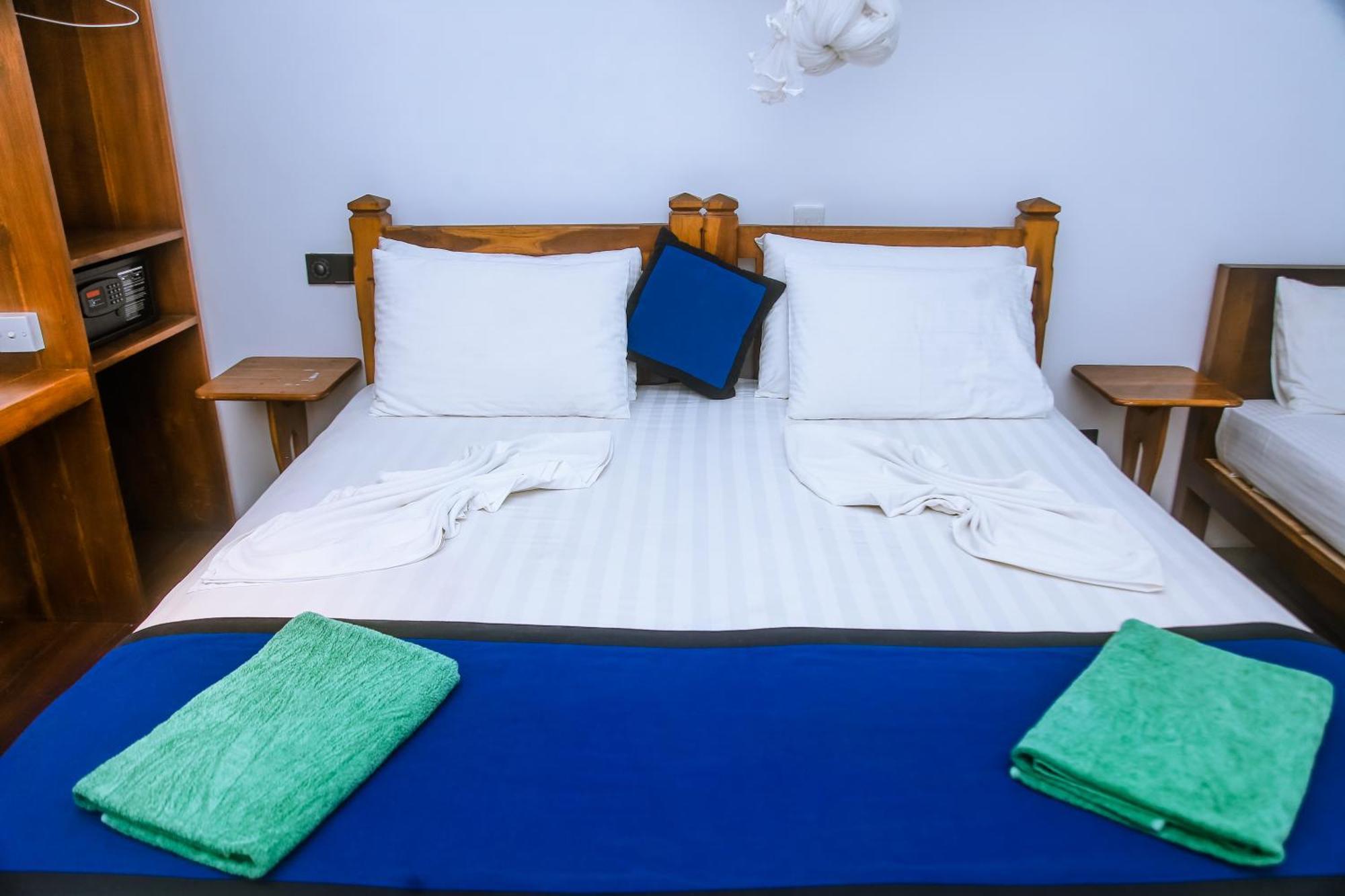 Surf Sea Breeze Hotel Mirissa Bagian luar foto