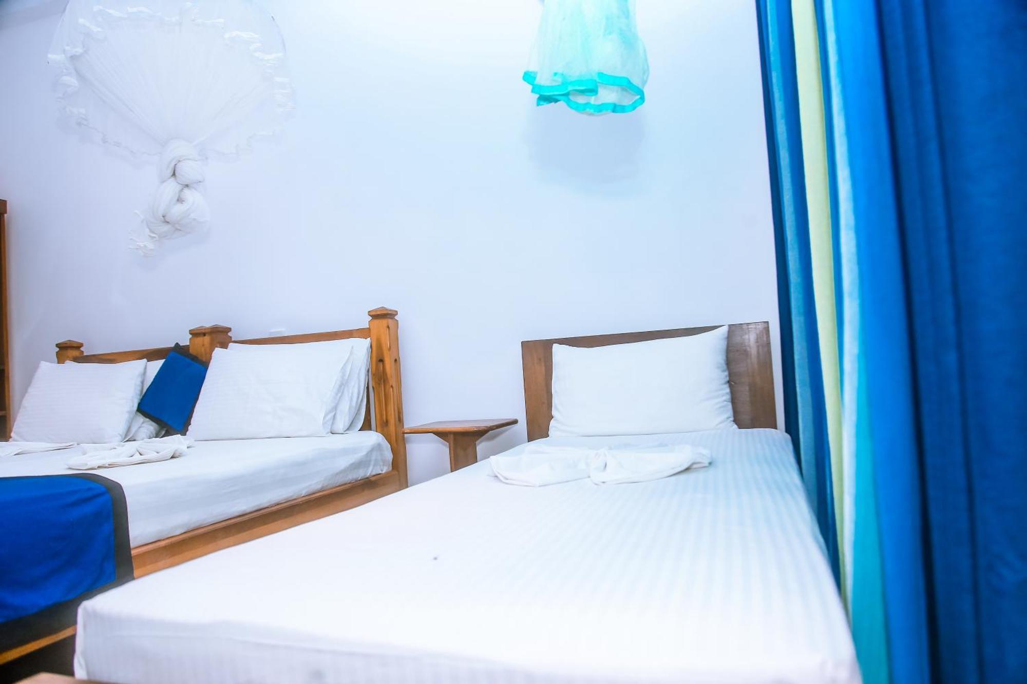 Surf Sea Breeze Hotel Mirissa Bagian luar foto