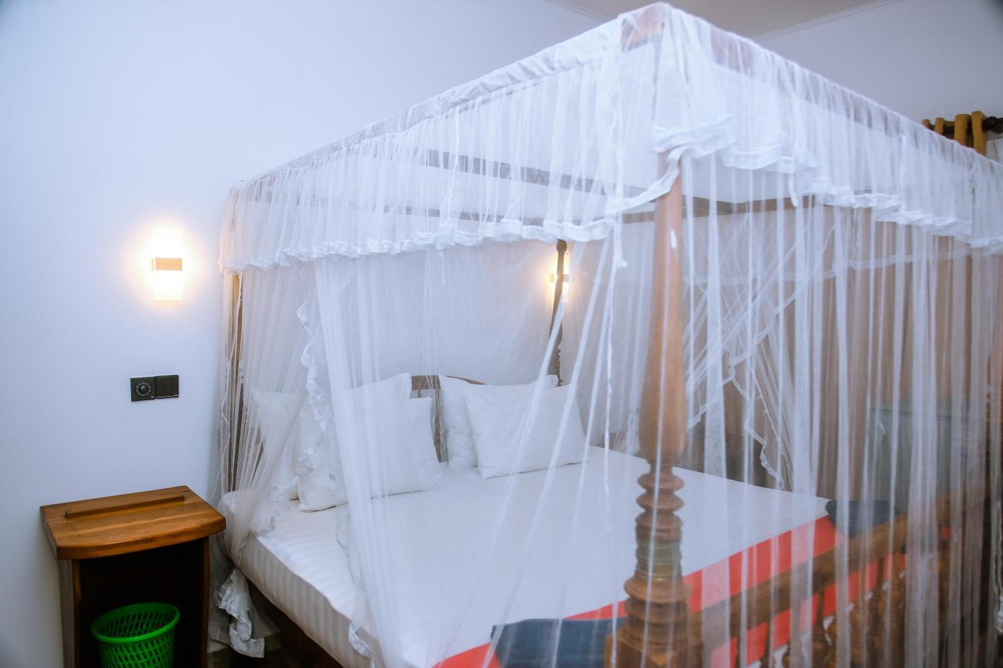 Surf Sea Breeze Hotel Mirissa Bagian luar foto